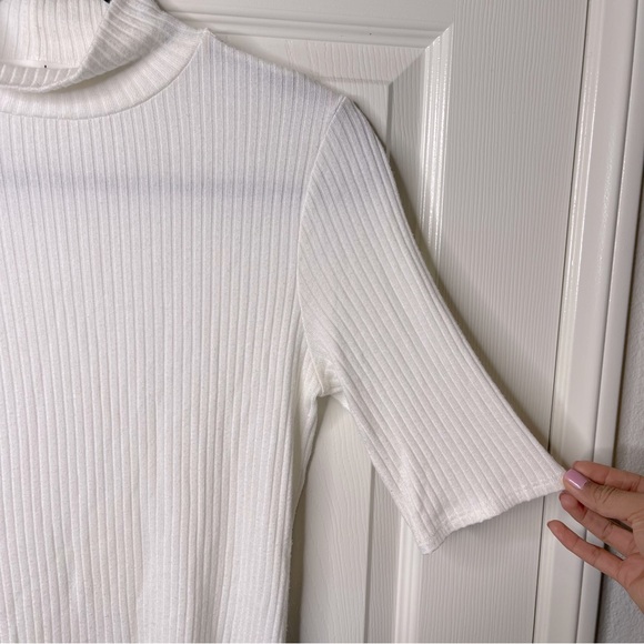 Reformation White Top Ribbed Mock-Neck Size Large - Picture 6 of 9